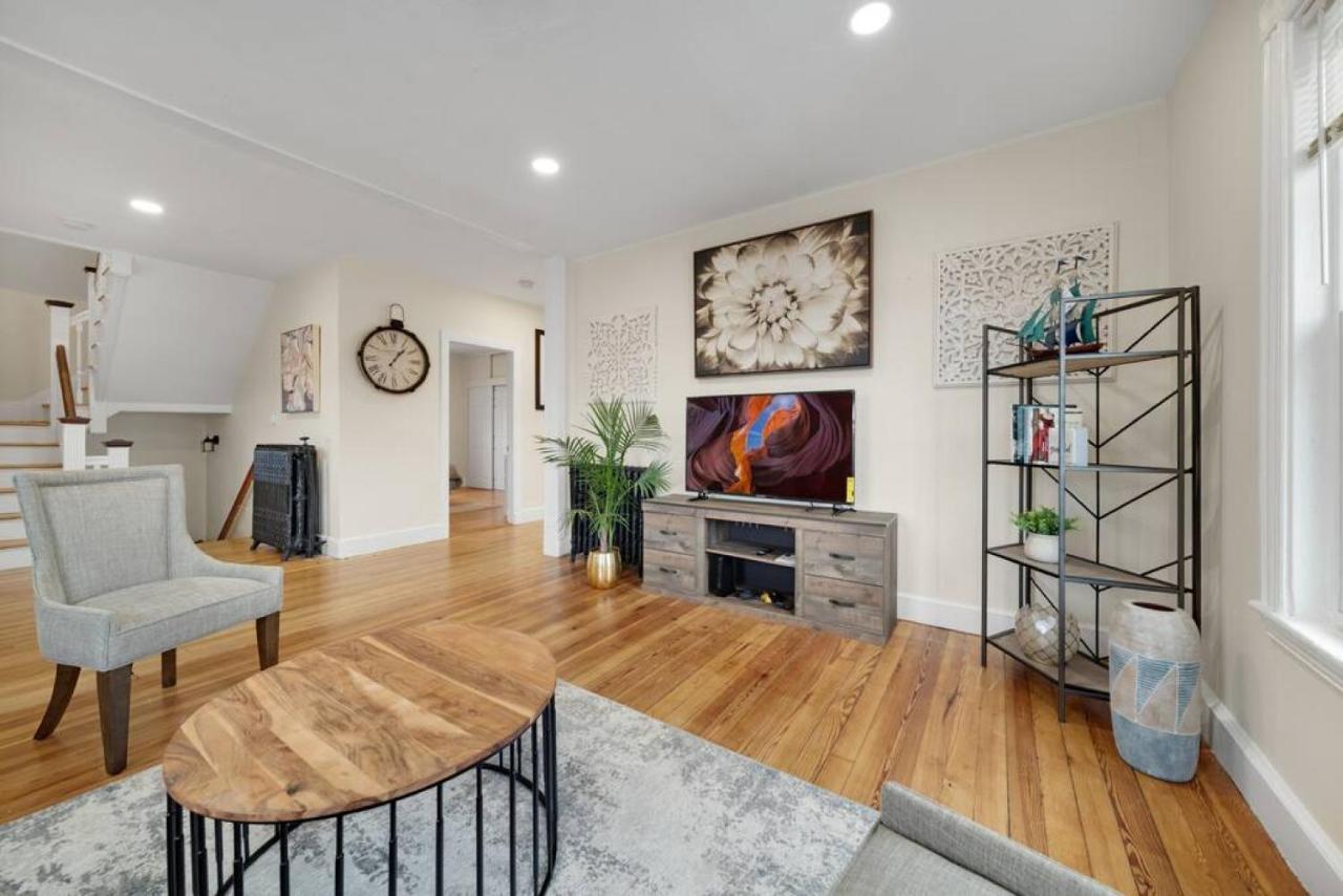 5Br 2Bh Bright & Spacious Apt In Brighton Boston Extérieur photo