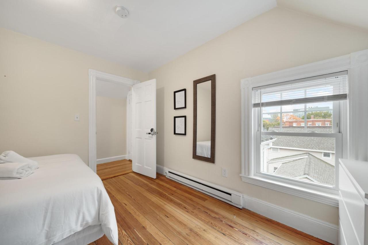 5Br 2Bh Bright & Spacious Apt In Brighton Boston Extérieur photo