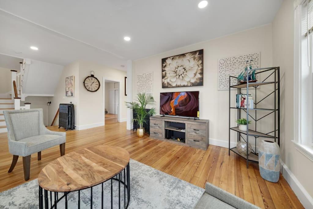 5Br 2Bh Bright & Spacious Apt In Brighton Boston Chambre photo