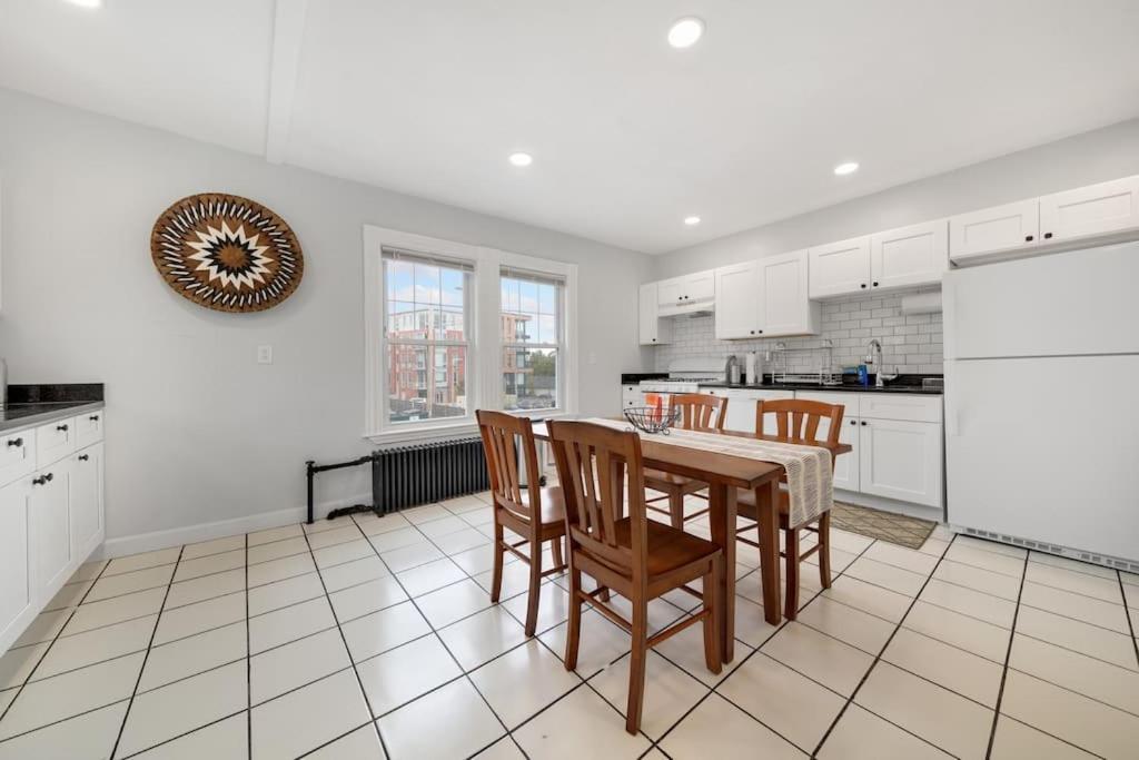 Appartement 5Br 2Bh Bright & Spacious Apt In Brighton à Boston Chambre photo